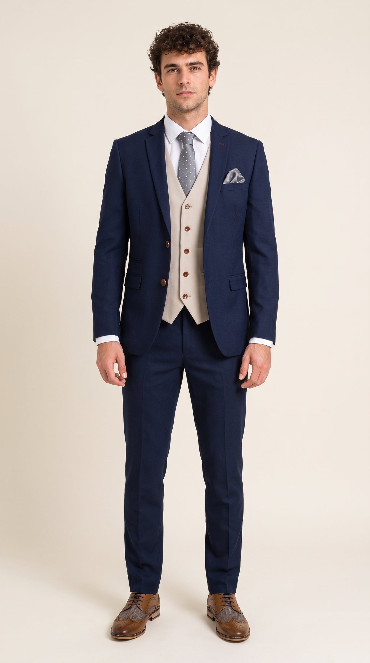 Look #395 styled with Mayfair – Męski 3-częściowy garnitur granatowy z kremową kamizelką