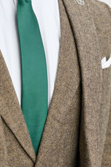 Garnitur trzyczęściowy z tweedu w jodełkę w kolorze dębowo-brązowym