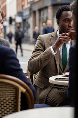 Garnitur trzyczęściowy z tweedu w jodełkę w kolorze dębowo-brązowym