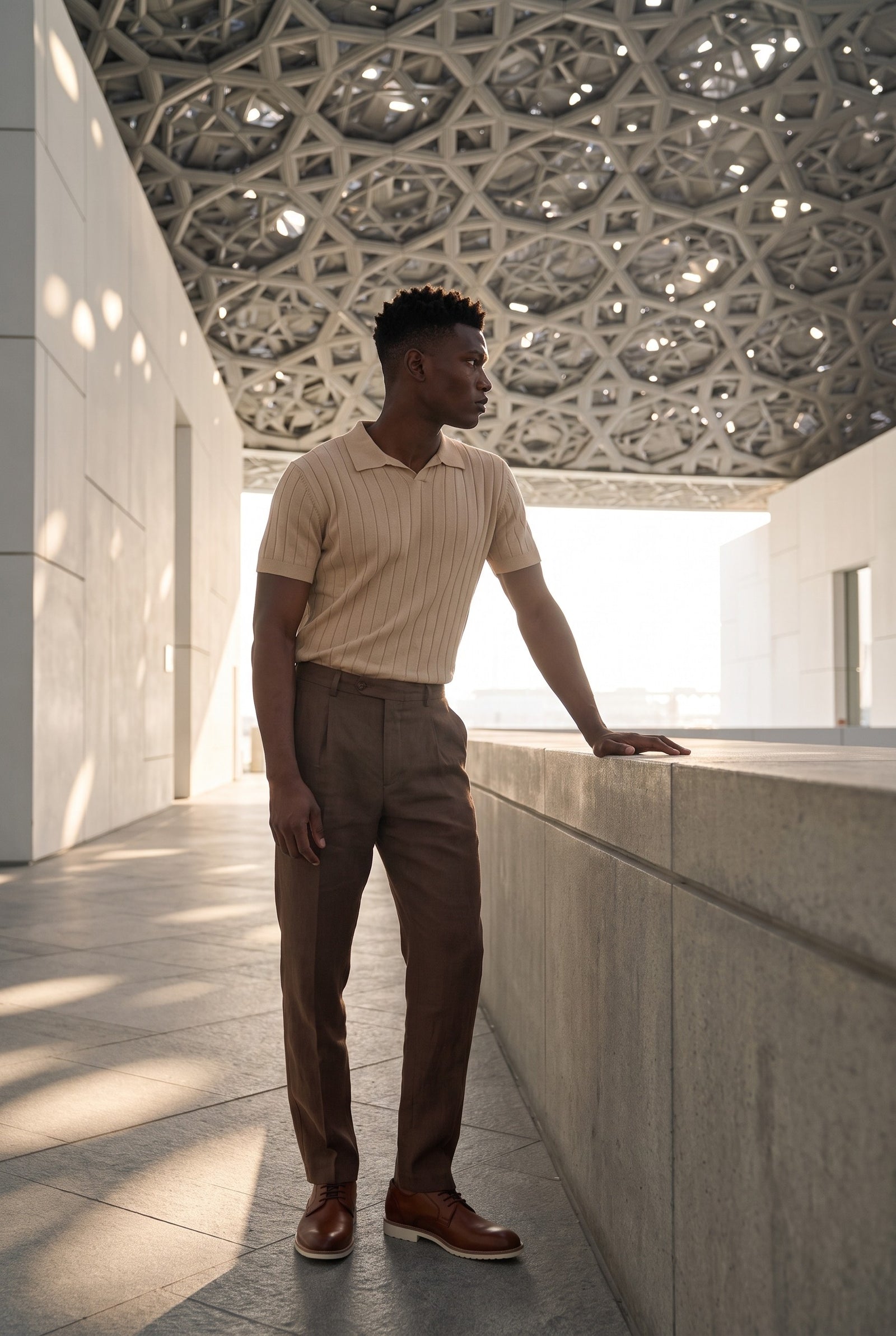 Look #891 styled with Męska beżowa, prążkowana koszulka polo