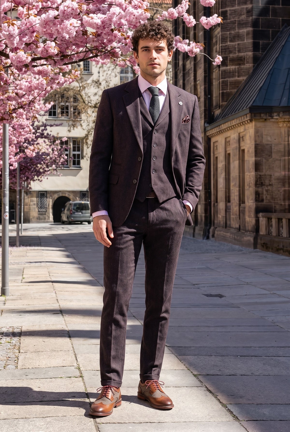 Look #992 styled with Męski garnitur trzyczęściowy z tweedu w jodełkę w kolorze śliwkowym