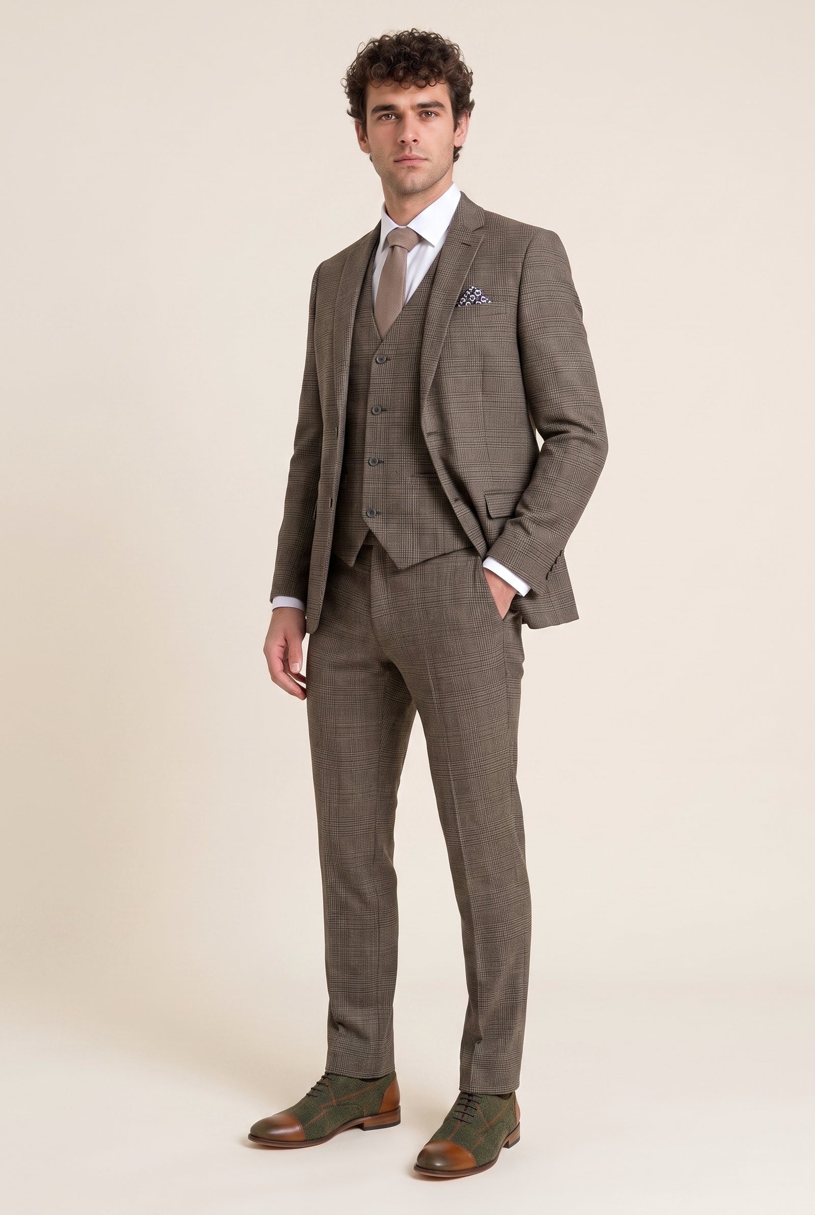 Look #603 styled with Męski garnitur w kolorze brązowym, klasyczny, dopasowany, 3-częściowy w kratkę