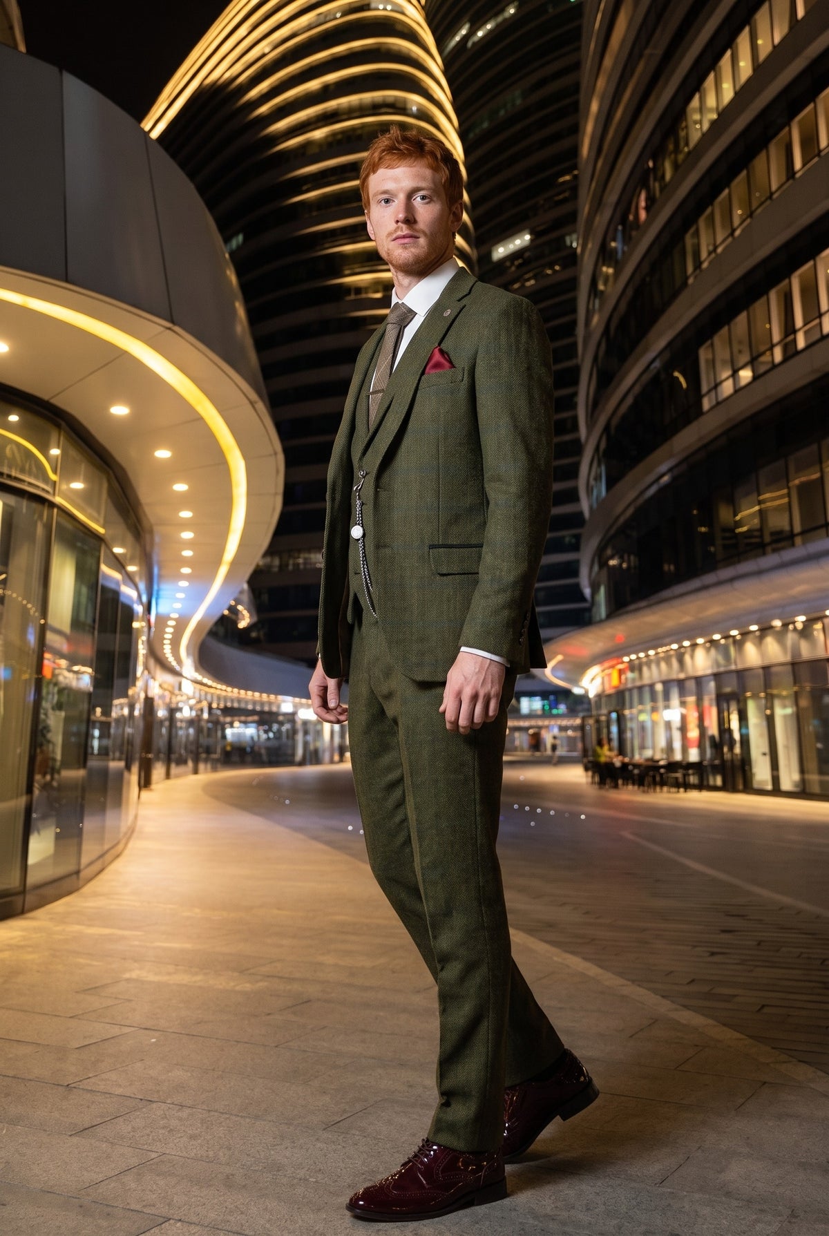 Look #708 styled with Męski garnitur 3-częściowy z wełny tweedowej w kolorze zielono-niebieskim, brązowym, w kratkę, lata 20. XX wieku, Gatsby