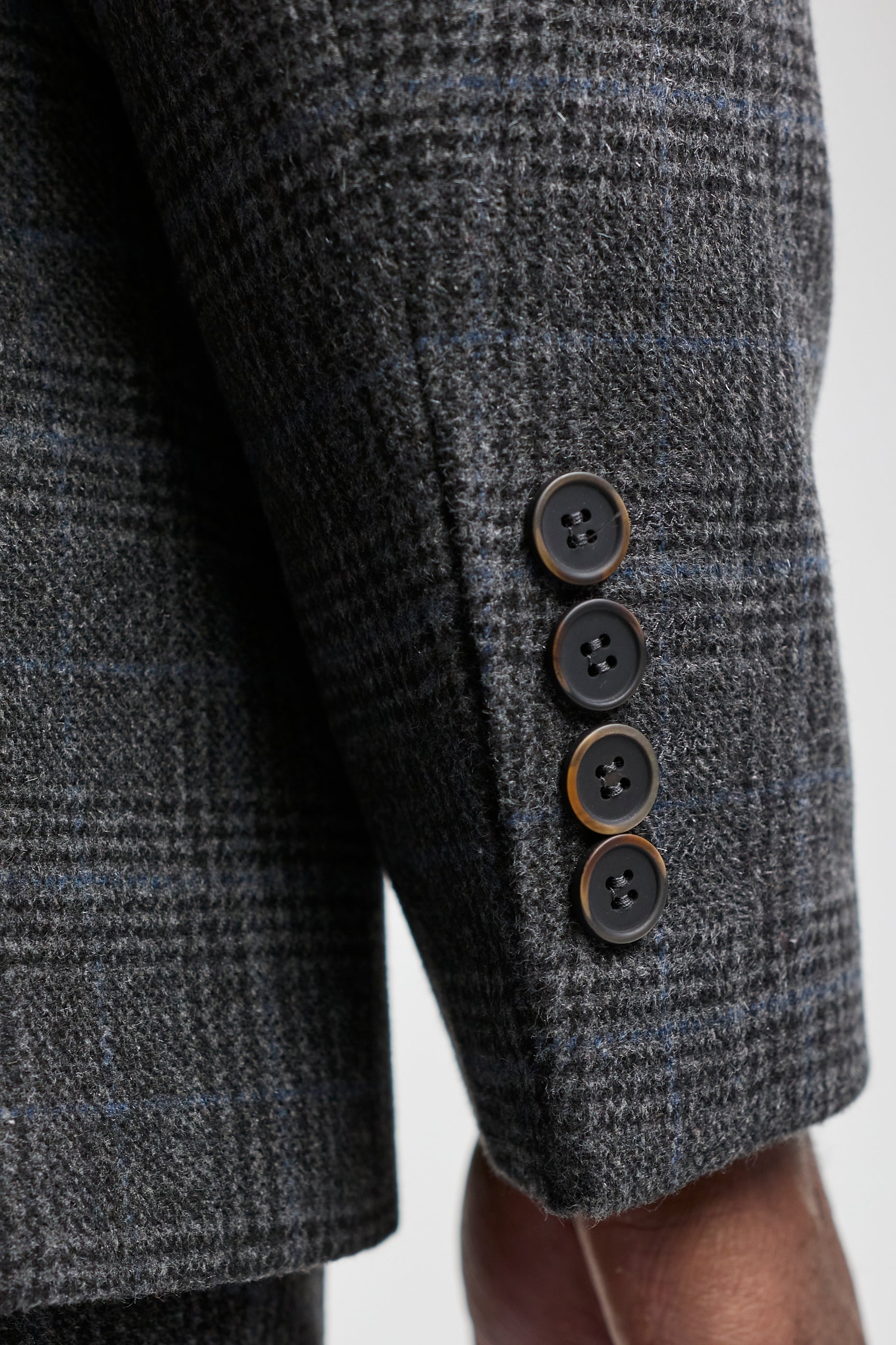 Męski garnitur 3-częściowy w szarą kratkę tartanową