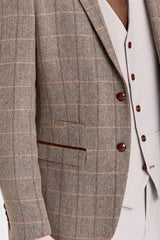 Garnitur Harris Brown Tweed z kontrastową kamizelką i spodniami z kamienia