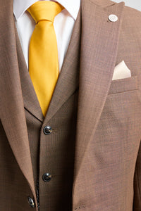 Trzyczęściowy męski garnitur James w kolorze brązowym, gładki, o klasycznym kroju