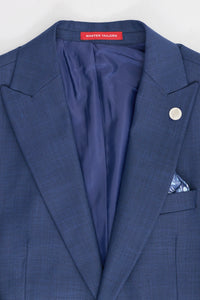 Trzyczęściowy garnitur męski James w kolorze granatowym, dopasowany do sylwetki