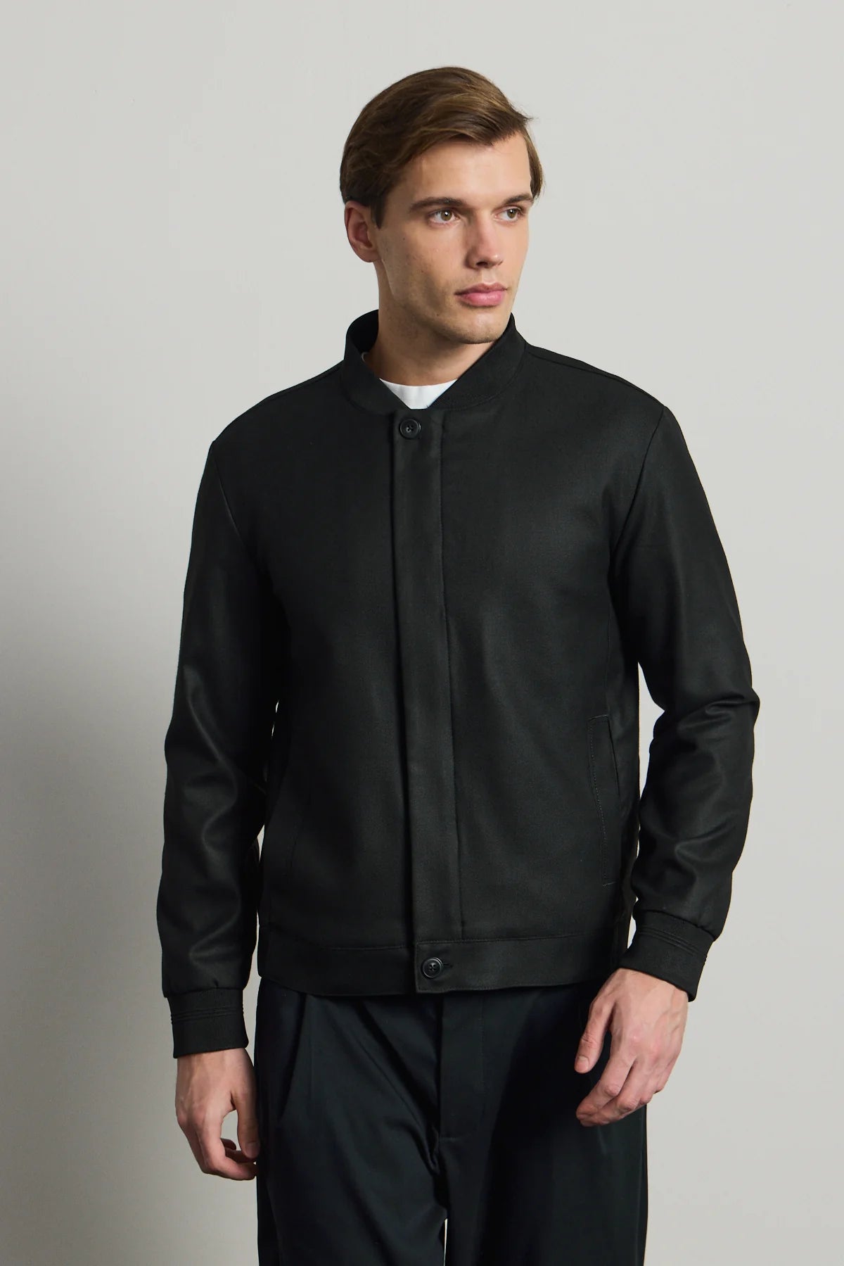 Męska czarna minimalistyczna elegancka kurtka typu bomber