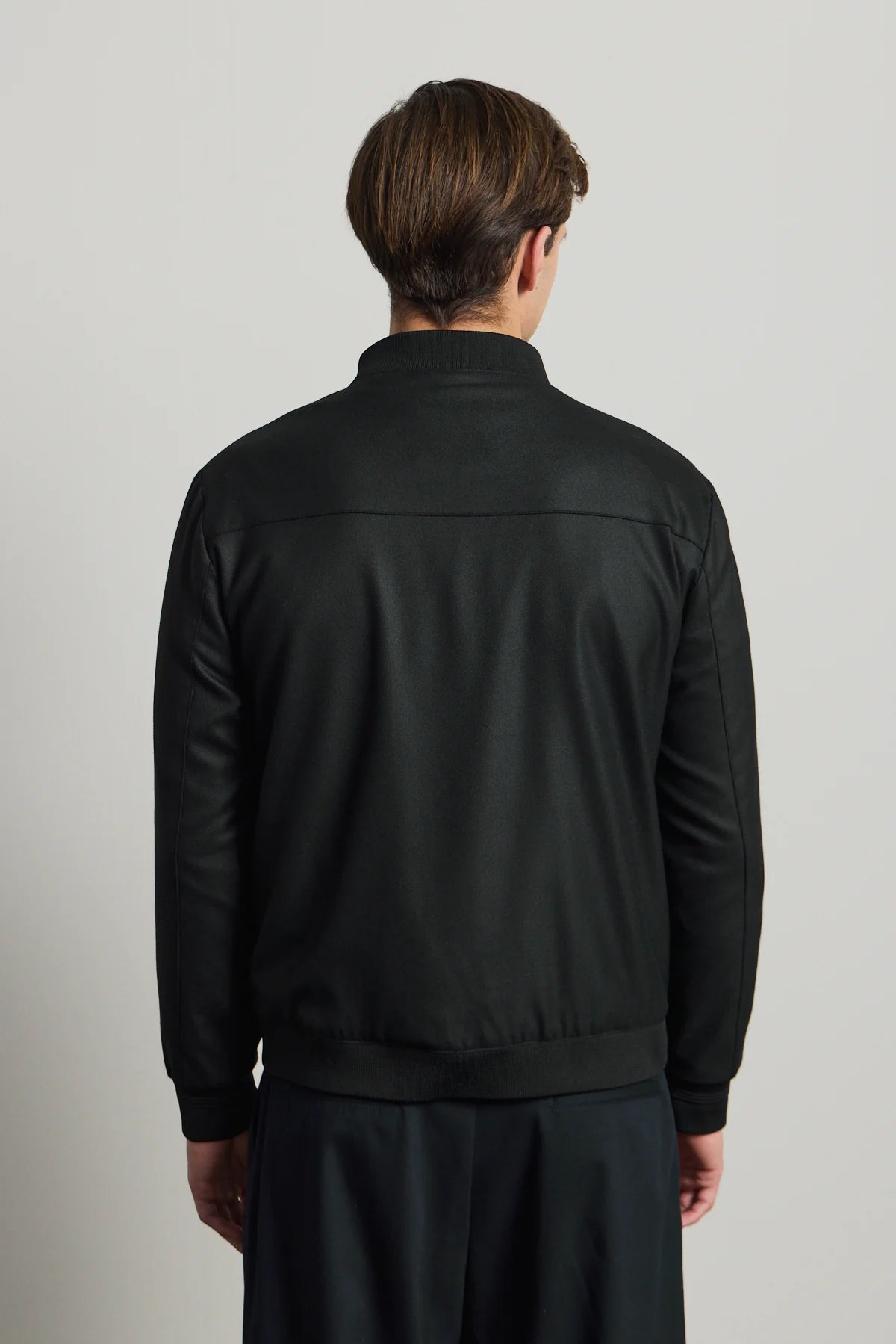 Męska czarna minimalistyczna elegancka kurtka typu bomber