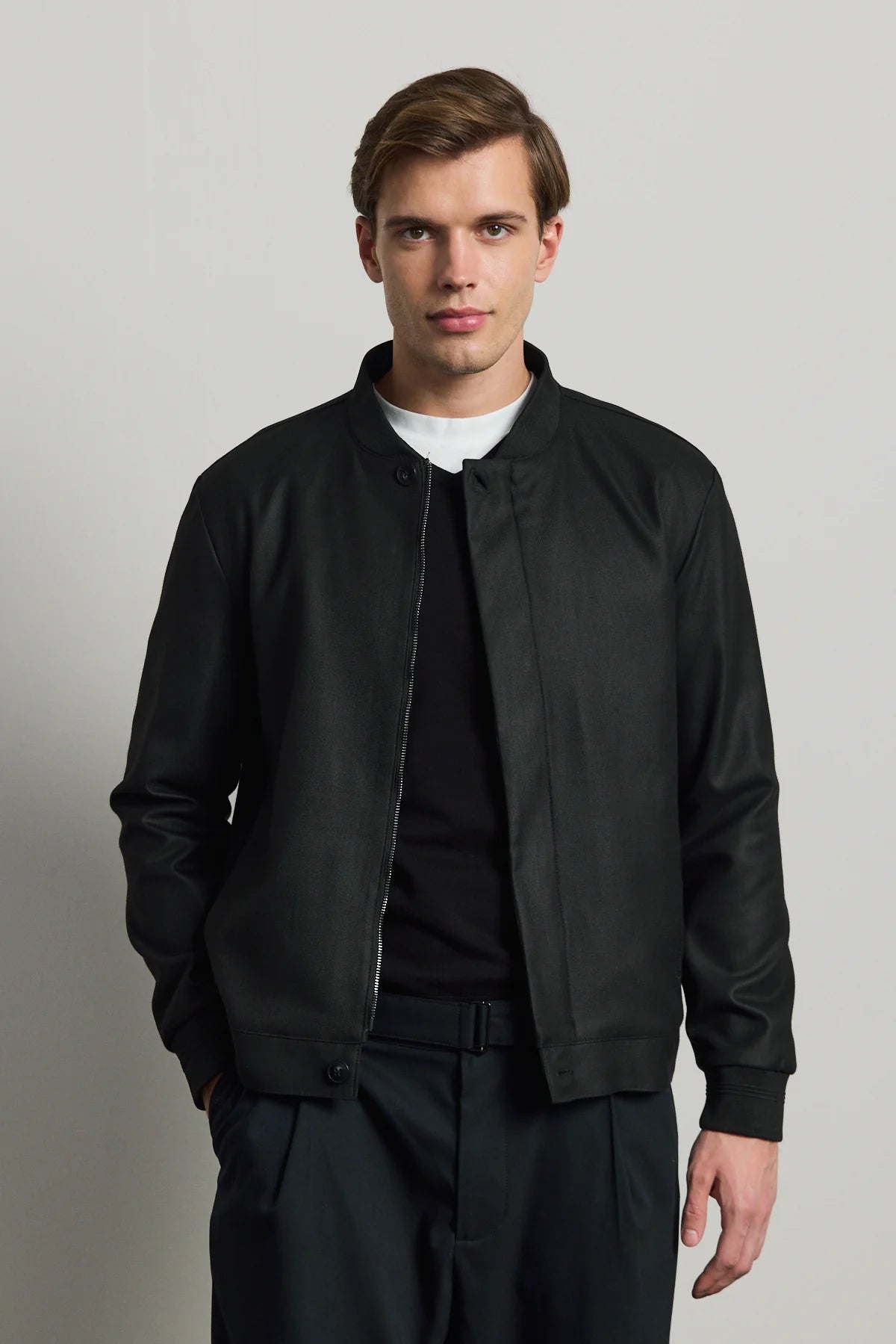 Męska czarna minimalistyczna elegancka kurtka typu bomber