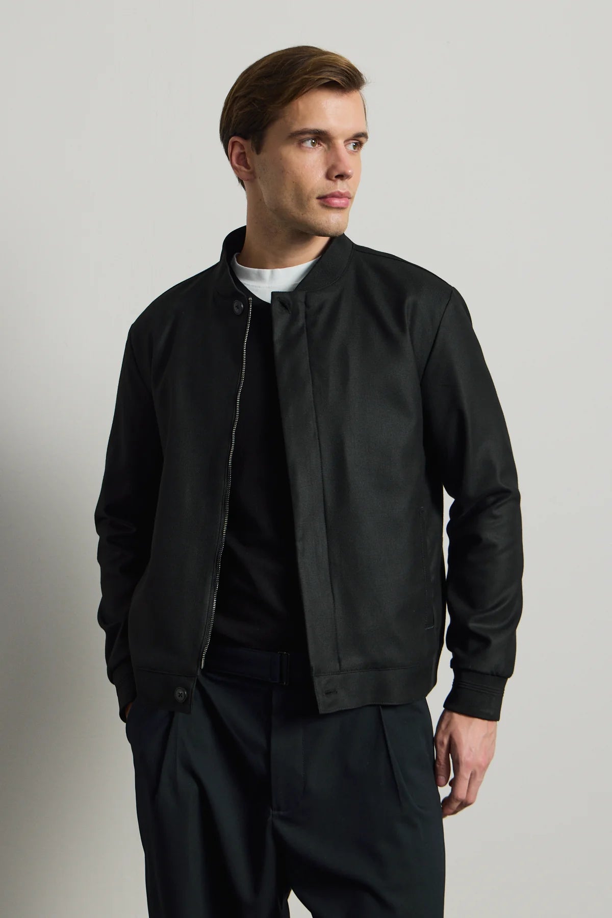 Męska czarna minimalistyczna elegancka kurtka typu bomber