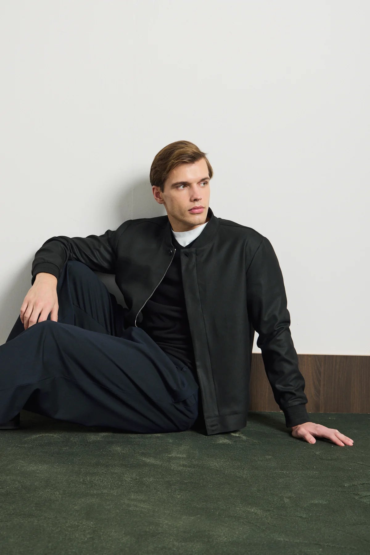 Męska czarna minimalistyczna elegancka kurtka typu bomber
