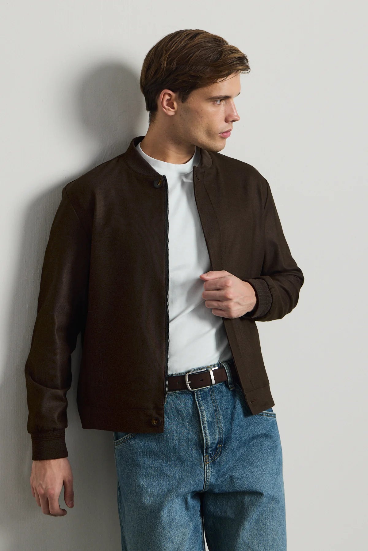 Męska brązowa minimalistyczna elegancka kurtka typu bomber