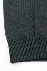 Męski granatowy sweter dzianinowy z okrągłym dekoltem i regularnym krojem