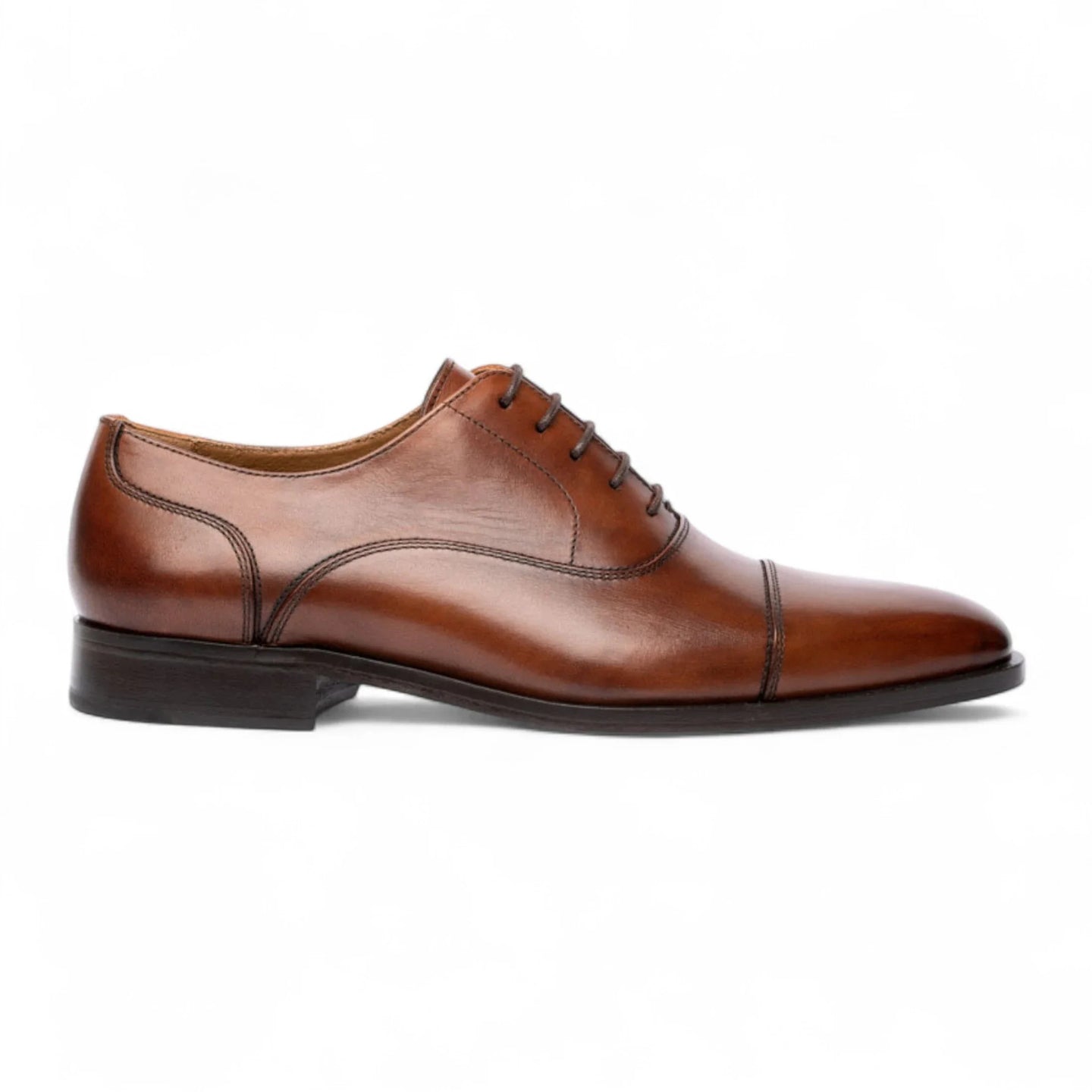 Brązowe, gładkie, skórzane, męskie buty typu derby z noskiem typu cap-toe