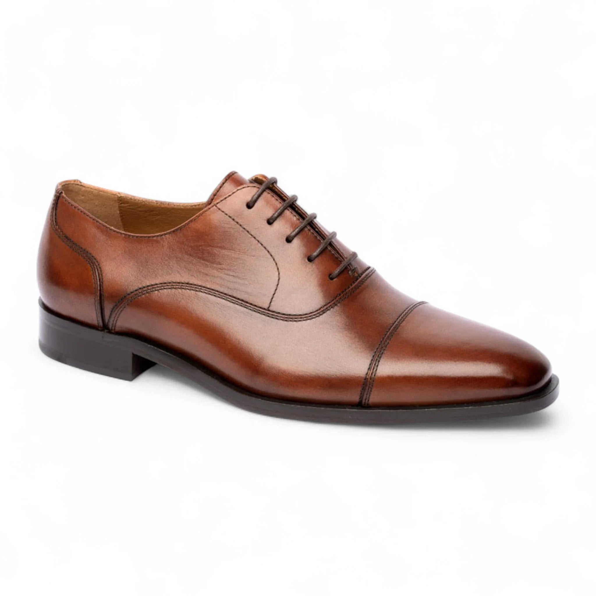 Brązowe, gładkie, skórzane, męskie buty typu derby z noskiem typu cap-toe