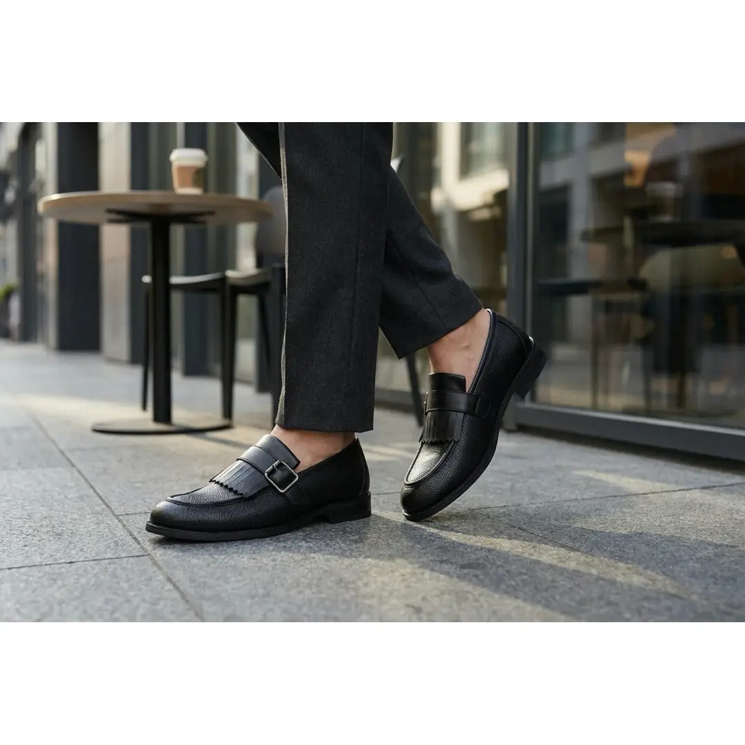 Męskie mokasyny typu slip-on z frędzlami i paskiem Monk