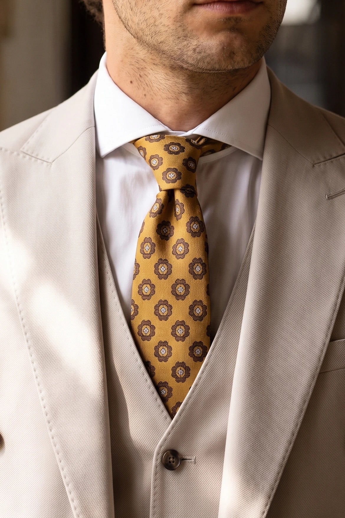 Męski krawat w złotym stylu paisley