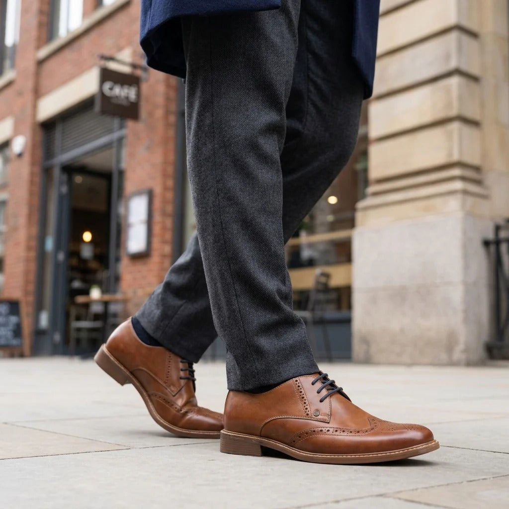 Męskie skórzane półbuty wizytowe typu Oxford Brogue w kolorze jasnobrązowym