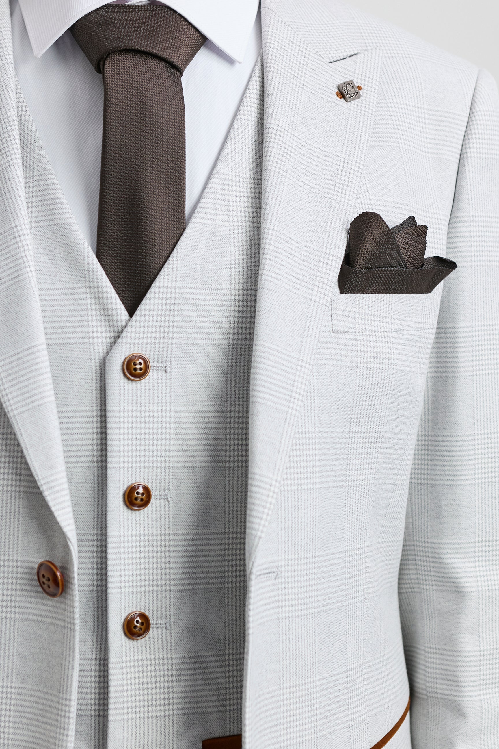 Trzyczęściowy garnitur męski Mark Grey Stone z tweedu w kratkę z brązowymi wykończeniami na wesela i bale maturalne