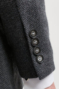 Męski, grafitowy, trzyczęściowy garnitur tweedowy w jodełkę – STZ11