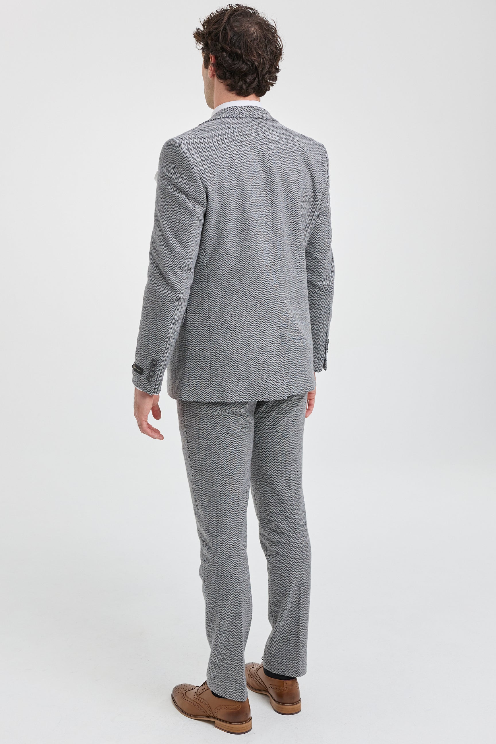 Jasnoszary męski garnitur tweedowy w jodełkę, 3-częściowy - STZ11