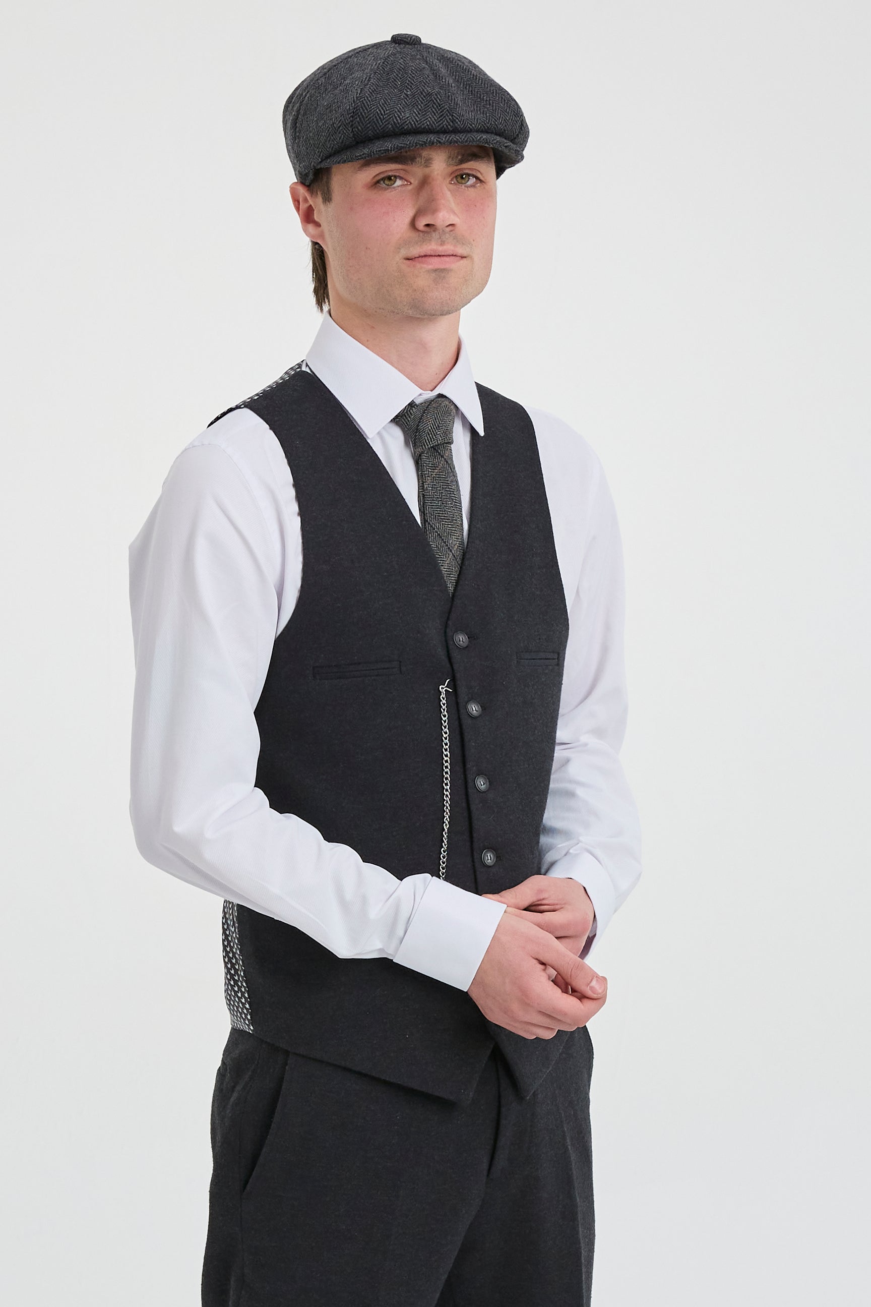 Męski czarny garnitur vintage z lat 20. XX wieku