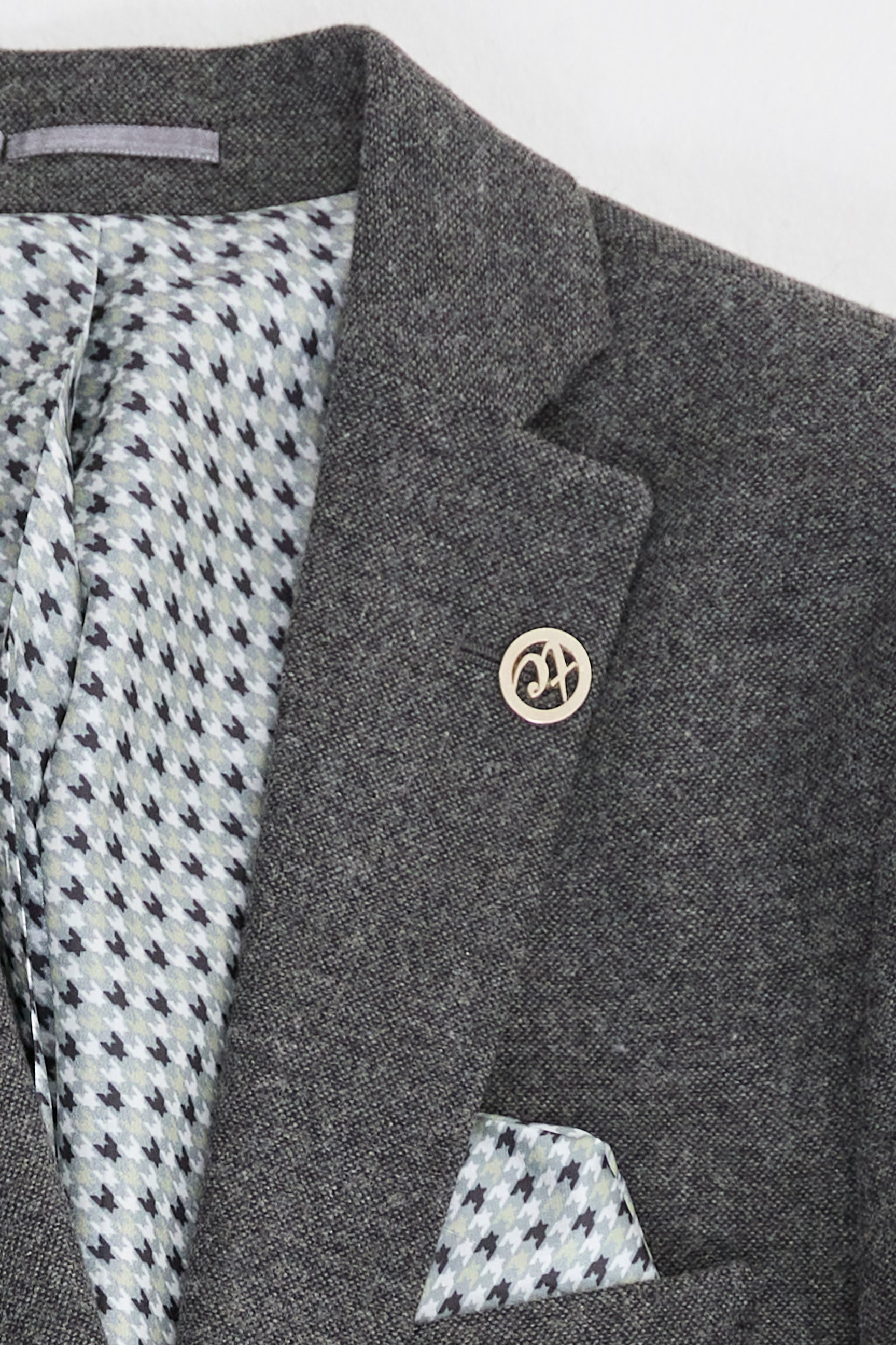 Męski szary wełniany garnitur