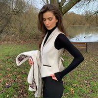 WSN15 – Kremowa kamizelka damska z mieszanki wełny i tweedu